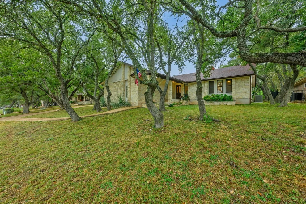 Unit for sale at 137 Long Wood Ave, Lakeway, TX 78734