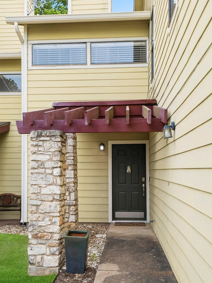 Unit for sale at 512 Eberhart LN, Austin, TX 78745