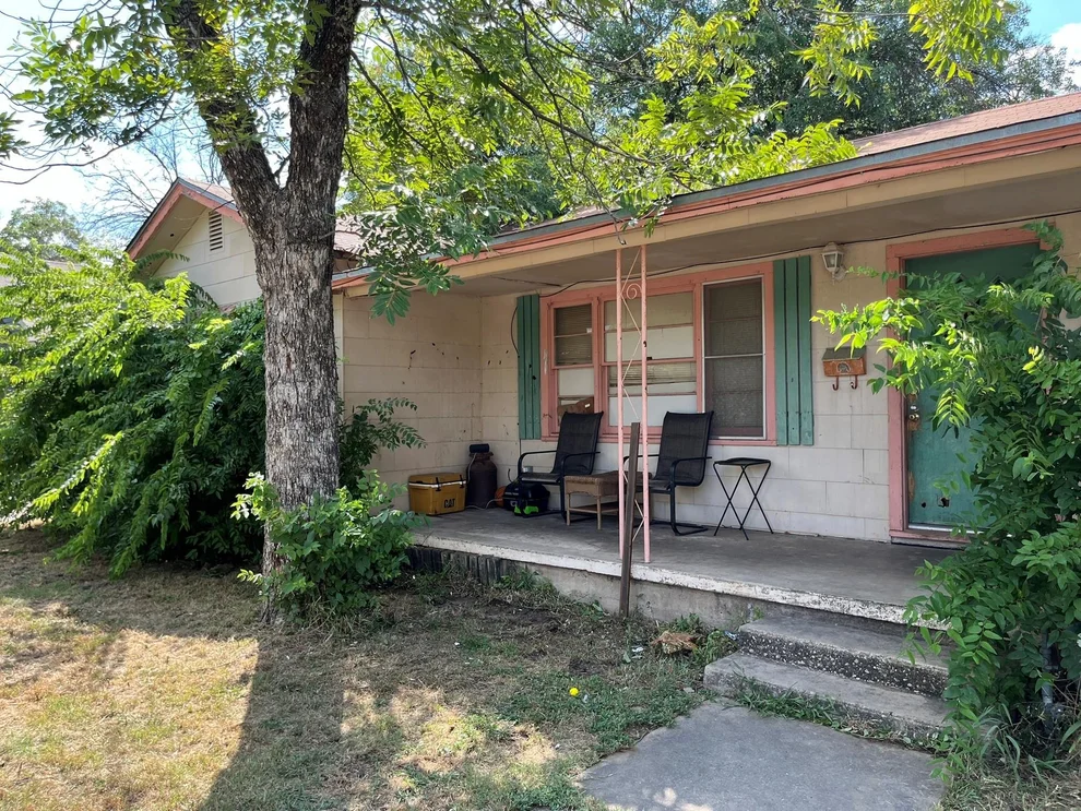 Unit for sale at 1215 Avenue J, Brownwood, TX 76801