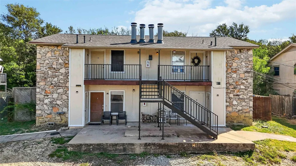 Photo of 811 Bracewood Circle, San Marcos, TX 78666