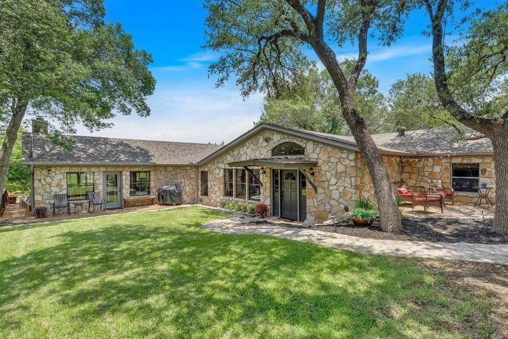 Unit for sale at 8018 and 8023 Lakeview, Volente, TX 78641
