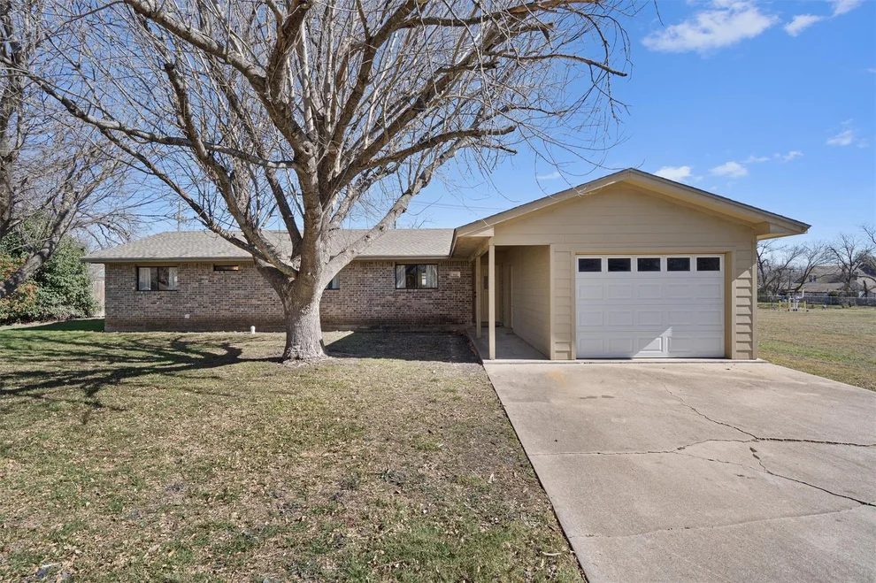 Unit for sale at 914 Victoria ST, Taylor, TX 76574