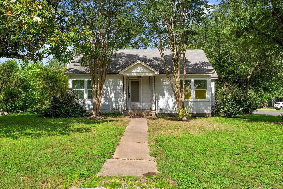 Unit for sale at 513 N Avenue F, Elgin, TX 78621