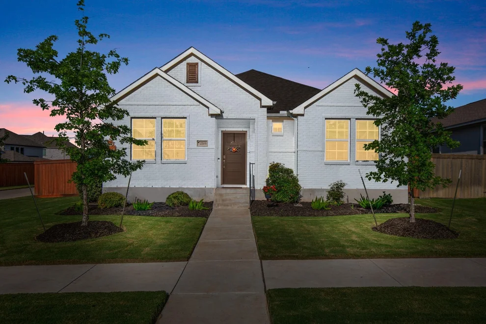 Unit for sale at 2705 Grizzly WAY, Leander, TX 78641