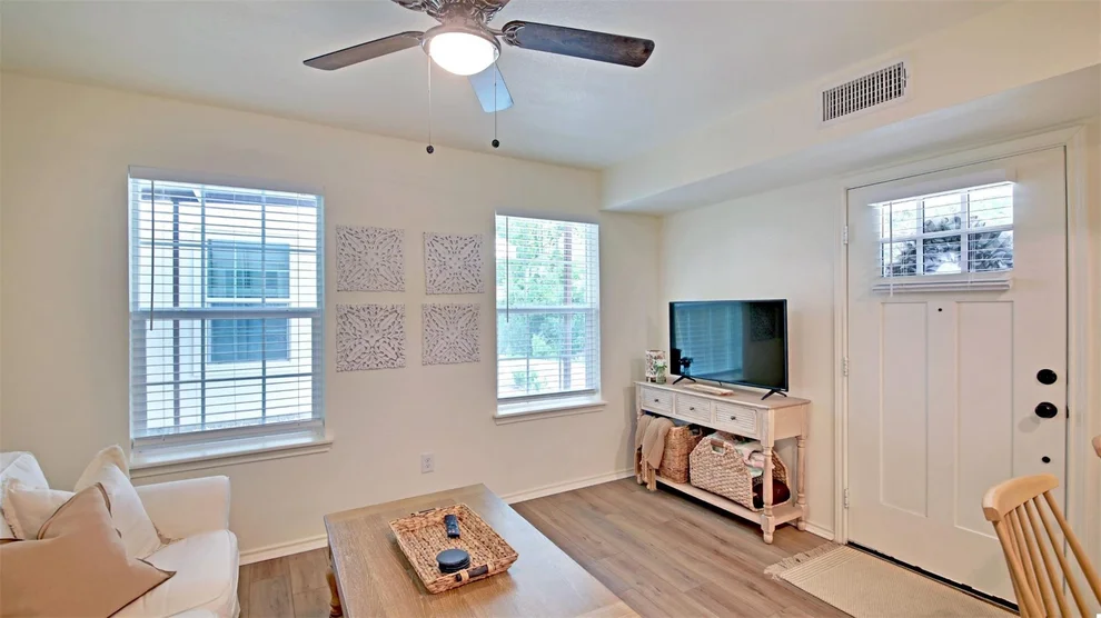 Unit for sale at 350 Debus DR, Taylor, TX 76574