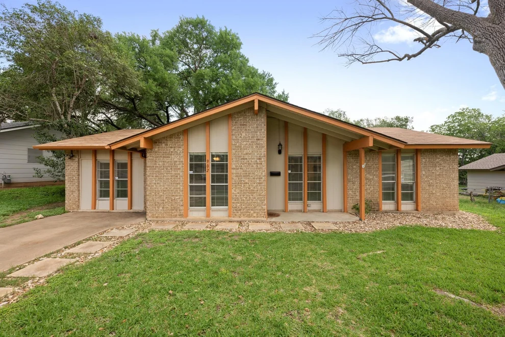 Unit for sale at 902 Emerald Wood DR, Austin, TX 78745
