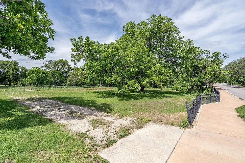 Unit for sale at 700 Main ST, Liberty Hill, TX 78642