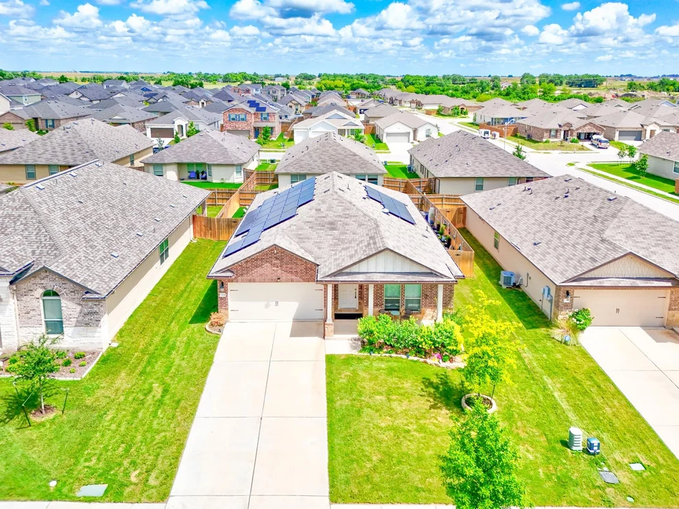 Unit for sale at 1904 T H Johnson DR, Taylor, TX 76574