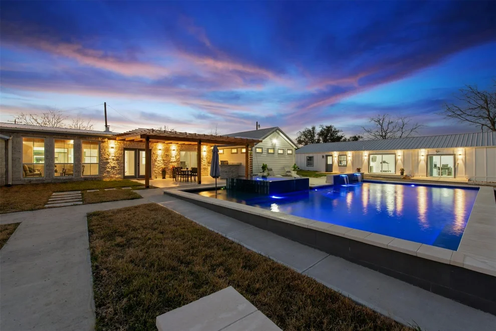 Unit for sale at 14300 Summit View DR, Leander, TX 78641