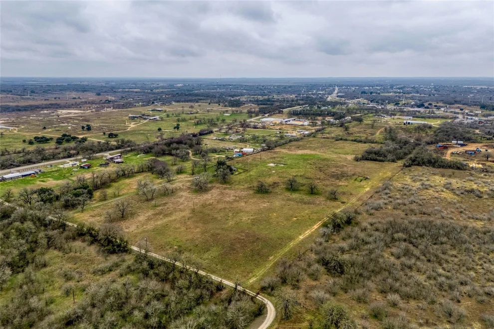 Unit for sale at 103 Robin LN, Luling, TX 78648
