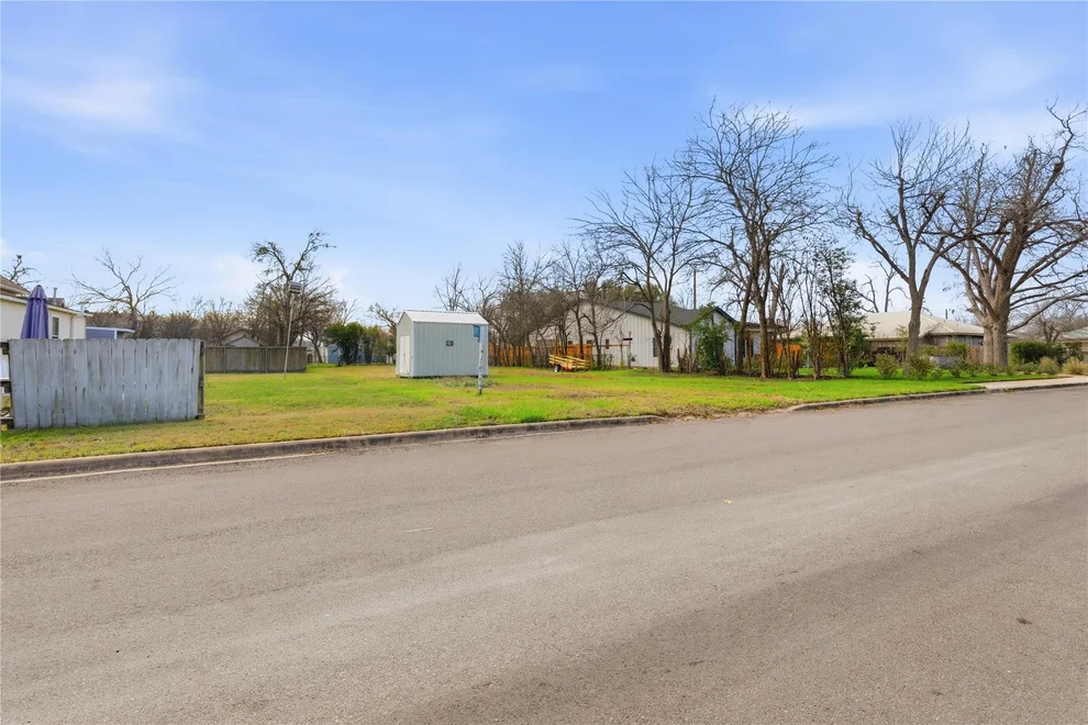 Unit for sale at 1725 Prather ST, Taylor, TX 76574