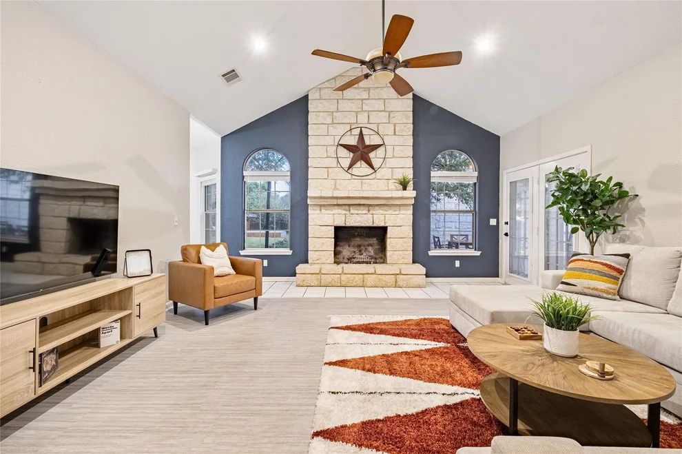 Unit for sale at 220 Meadow Oaks DR, Dripping Springs, TX 78620