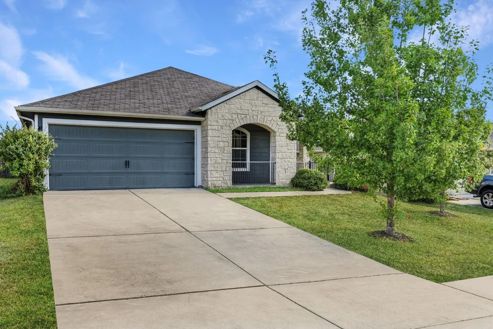 Unit for sale at 132 Denton DR, Hutto, TX 78634