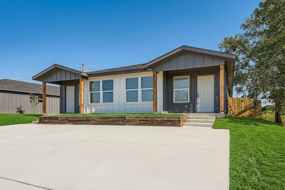 Unit for sale at 109 Fisher ST, Elgin, TX 78621