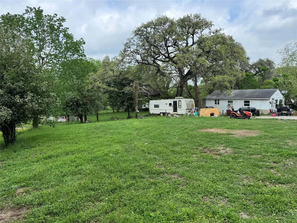 Unit for sale at 103 Reiffert ST, Cuero, TX 77954