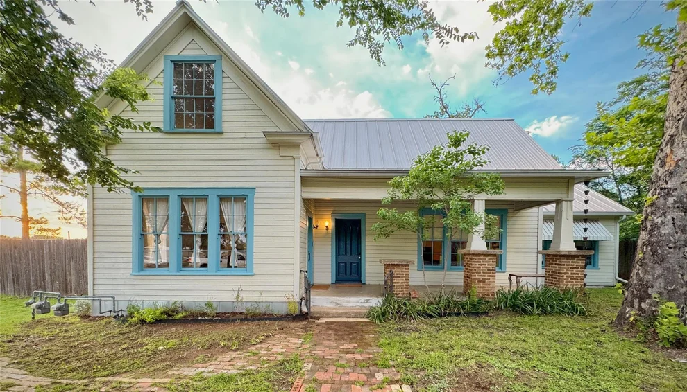 Unit for sale at 200 E Brenham ST, Elgin, TX 78621