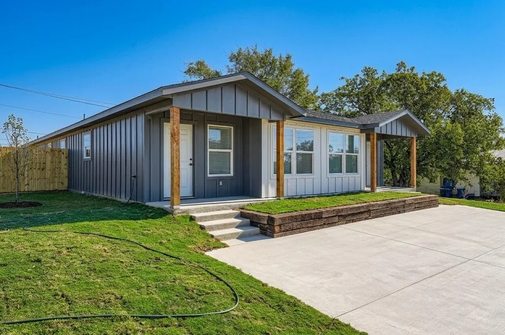 Unit for sale at 113 Fisher ST, Elgin, TX 78621