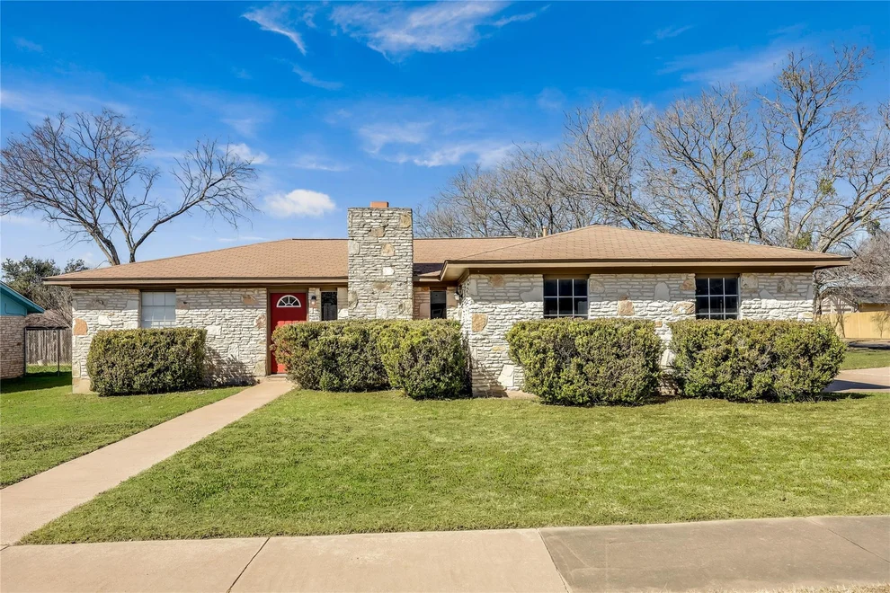 Unit for sale at 13004 Lamplight Village Ave, Austin, TX 78727