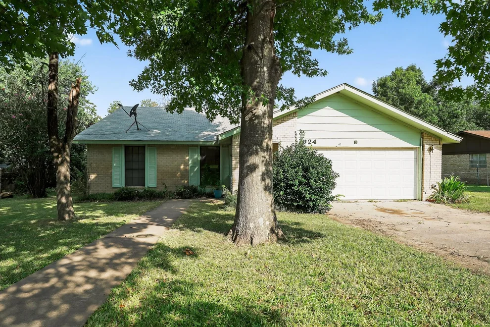 Unit for sale at 324 McClendon DR, Elgin, TX 78621