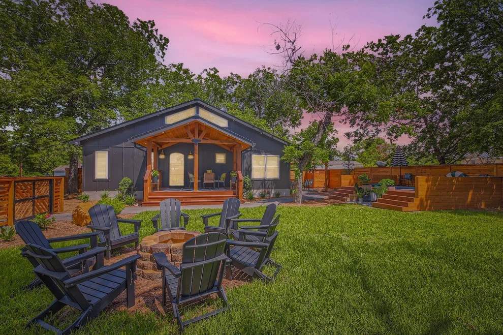 Unit for sale at 852 N Houston Ave, New Braunfels, TX 78130