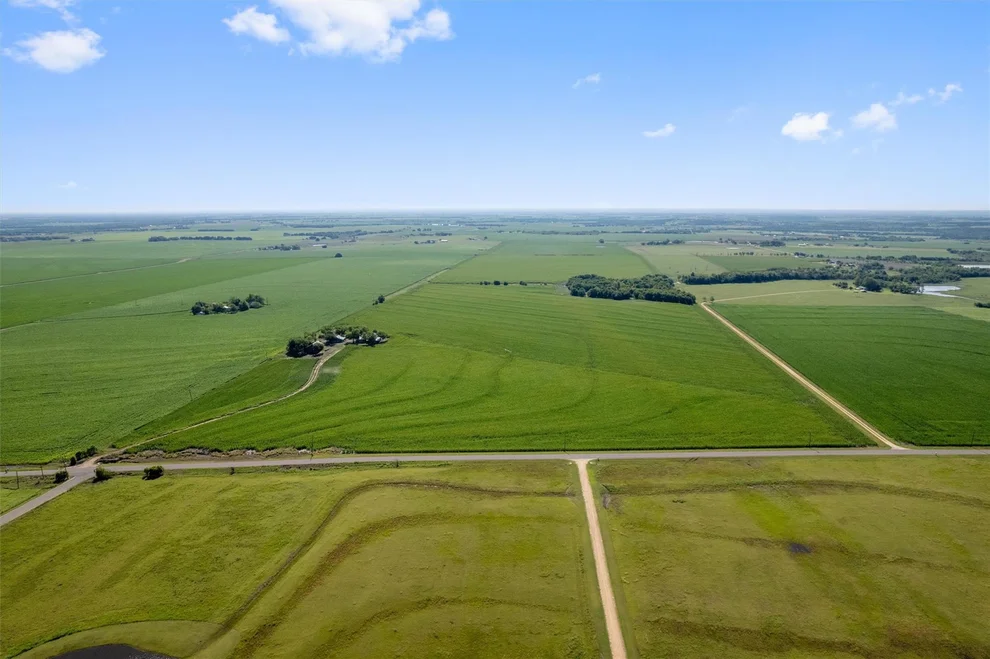 Unit for sale at 1701 County Road 424, Taylor, TX 76574
