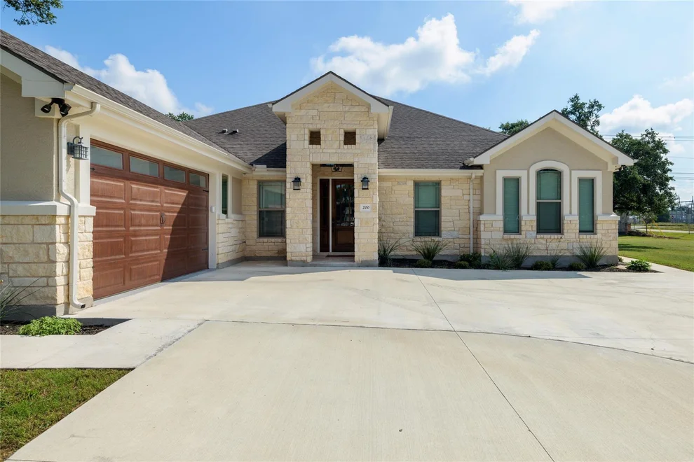 Unit for sale at 200 Wood CV, Georgetown, TX 78633