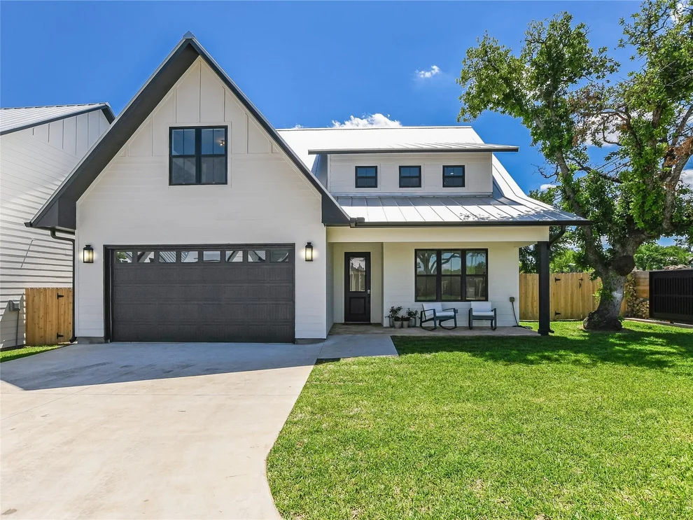 Unit for sale at 2400 Cherry LN, Kingsland, TX 78639
