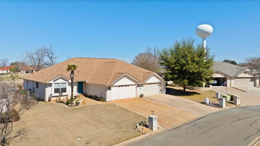 Unit for sale at 52 Augusta DR, Meadowlakes, TX 78654