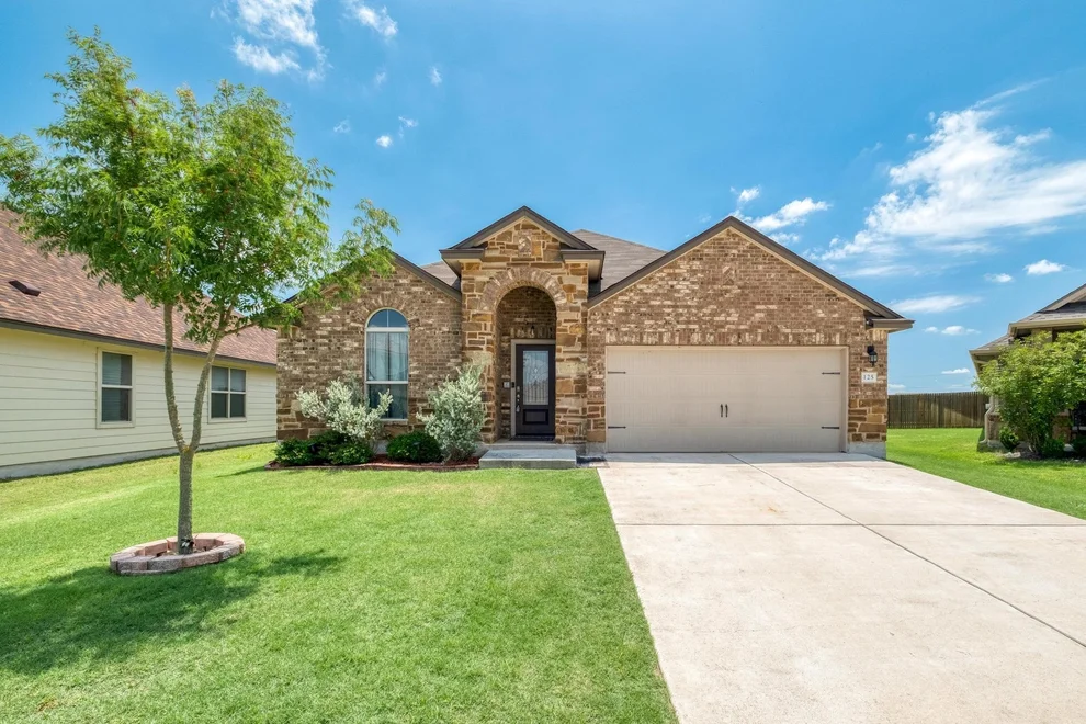 Unit for sale at 125 Lillian DR, Taylor, TX 76574