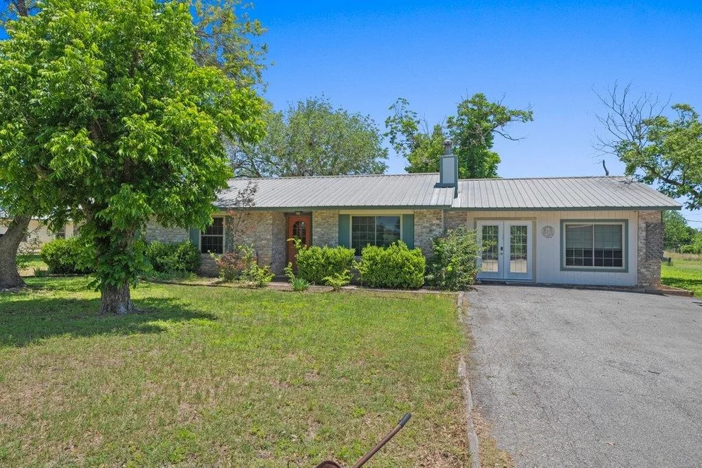 Unit for sale at 1961 Bolton RD, Marion, TX 78124