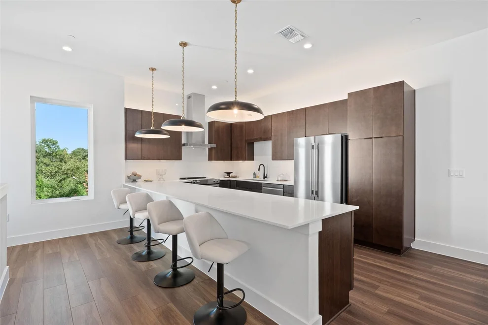 Unit for sale at 5201 E Martin Luther King Jr BLVD, Austin, TX 78721