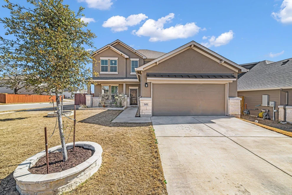 Unit for sale at 301 Greenway DR, Georgetown, TX 78628