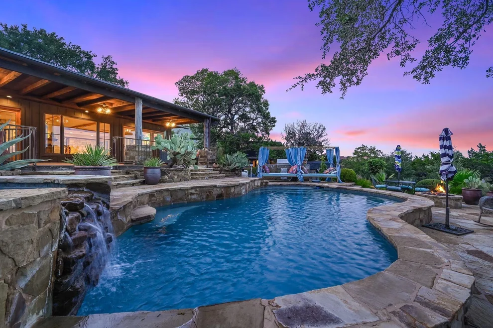 Unit for sale at 3911 Lago Vista DR, Austin, TX 78734
