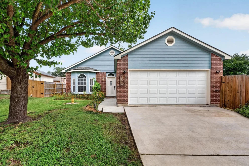 Unit for sale at 1100 Mira Loma LN, San Marcos, TX 78666
