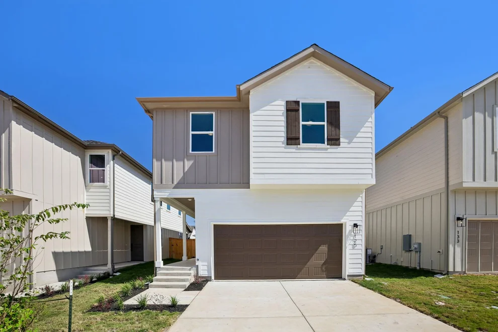 Unit for sale at 125 Maverick Ave, Kyle, TX 78640
