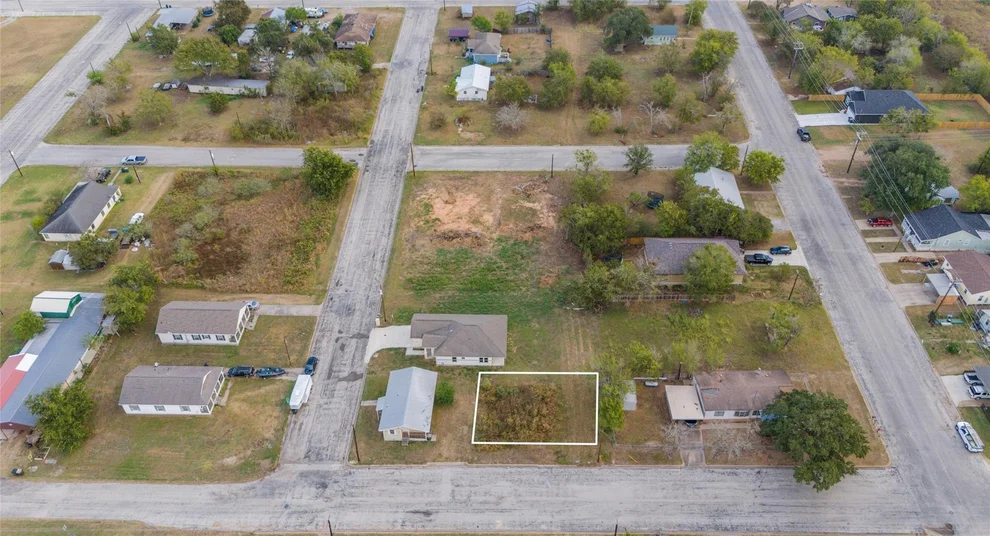 Unit for sale at 366 N Dallas ST, Giddings, TX 78942