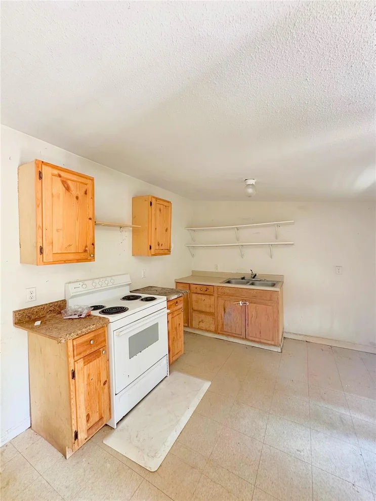 Unit for sale at 820 Chihuahua ST, Lockhart, TX 78644