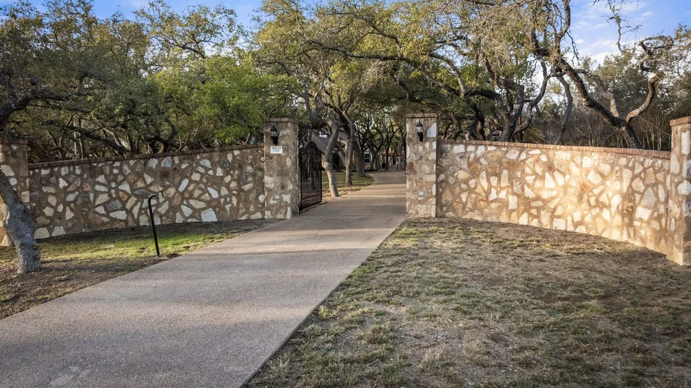 Unit for sale at 999 Enchanted Oaks DR, Driftwood, TX 78619
