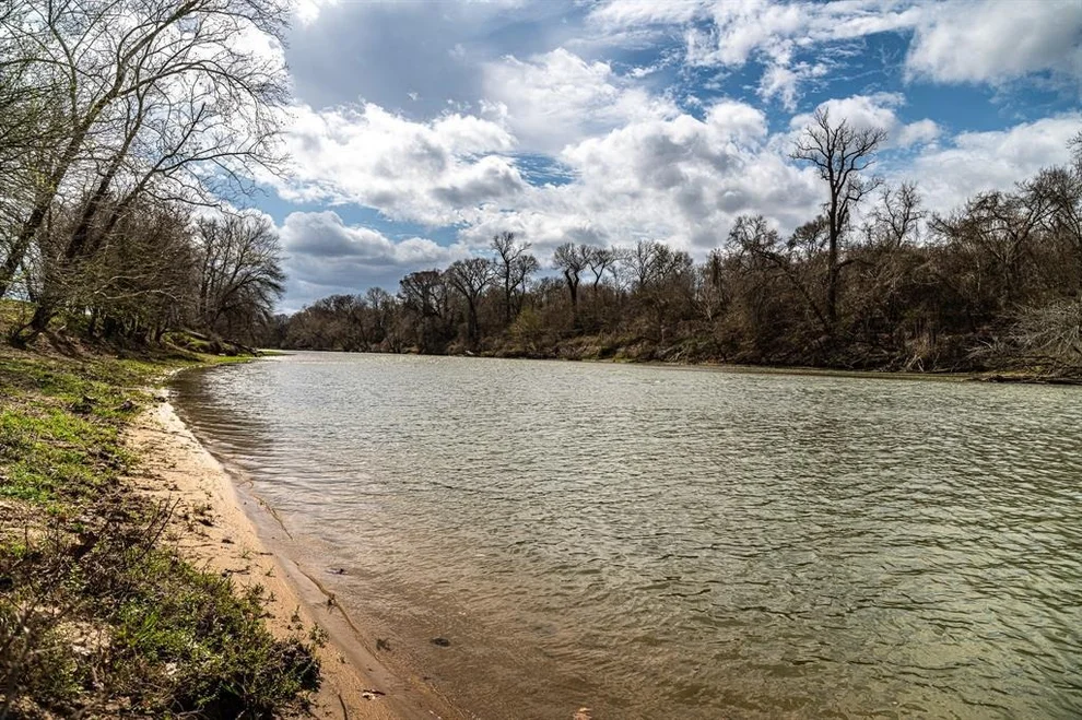 Unit for sale at 121 Mechelle ST, Smithville, TX 78957
