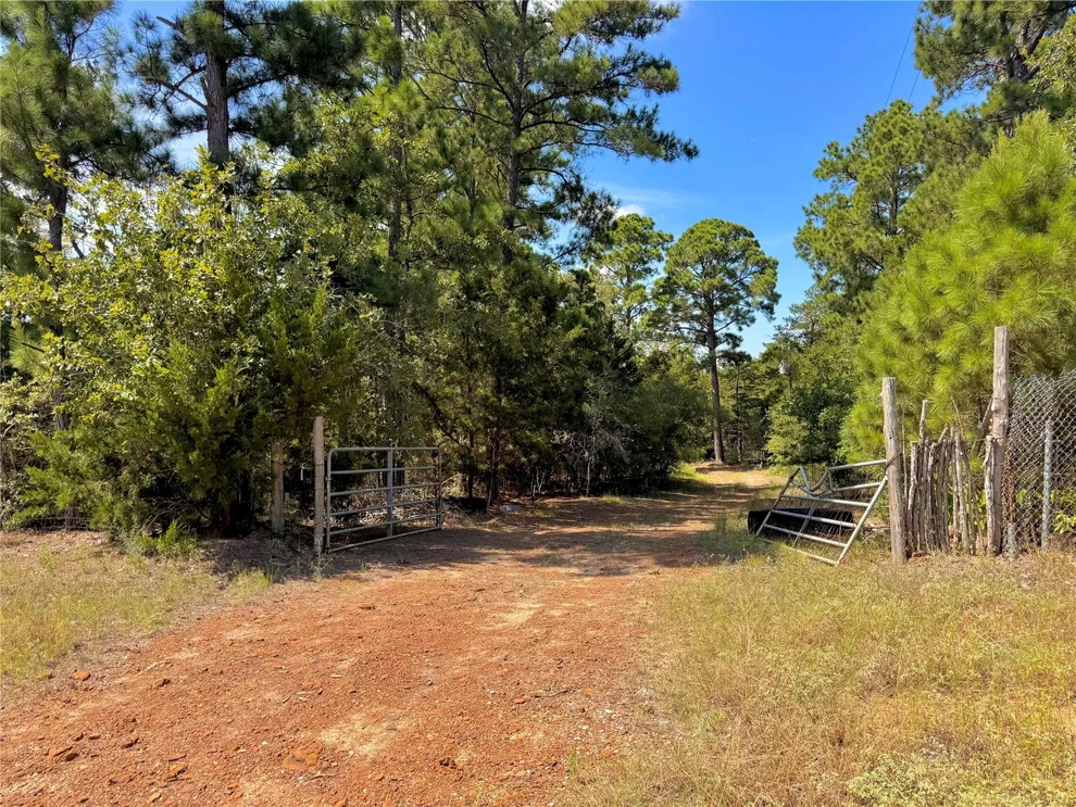 Unit for sale at 445 Pine Valley LOOP, Smithville, TX 78957