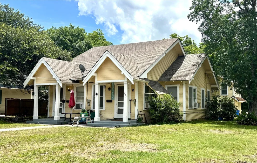 Unit for sale at 803 Elm ST, Seguin, TX 78155