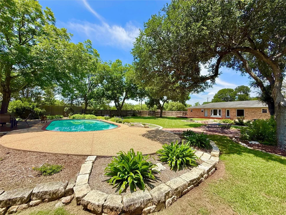 Unit for sale at 11613 Sunset DR, Austin, TX 78748