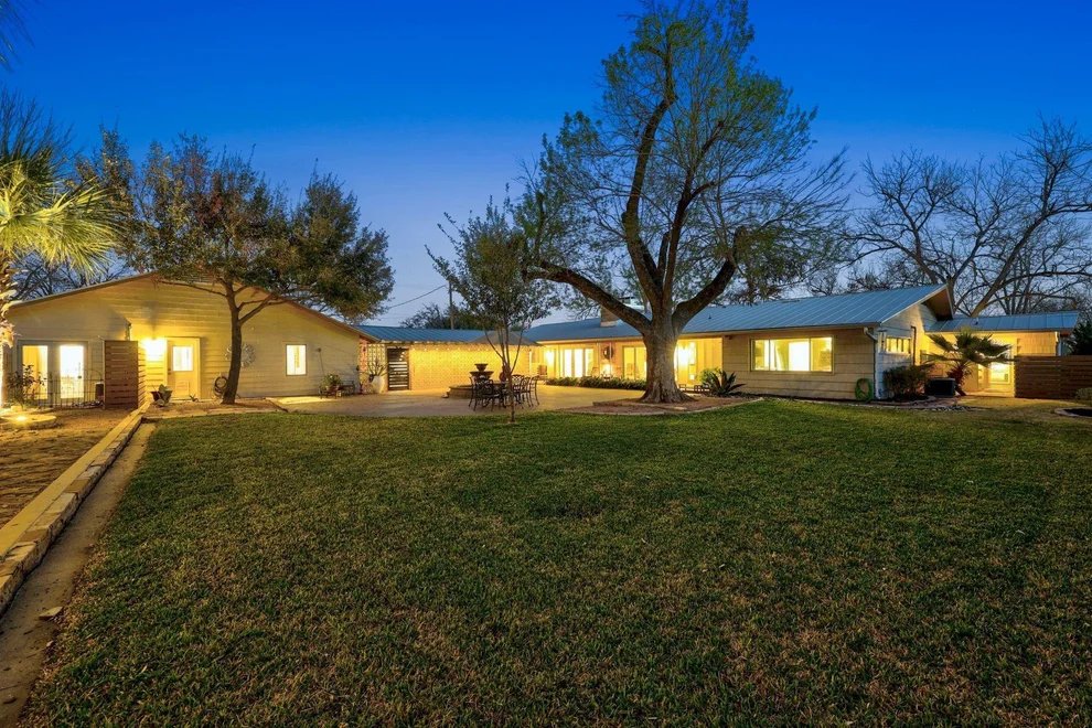 Unit for sale at 1405 E 18th ST, Georgetown, TX 78626