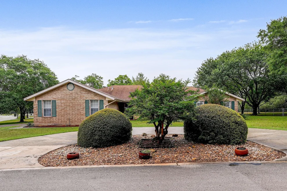 Unit for sale at 259 Twin Oak RD, Seguin, TX 78155