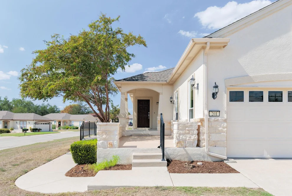 Unit for sale at 201 Limestone Shoals CT, Georgetown, TX 78633