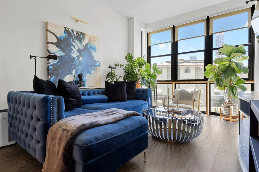 Unit for sale at 800 Embassy DR, Austin, TX 78702