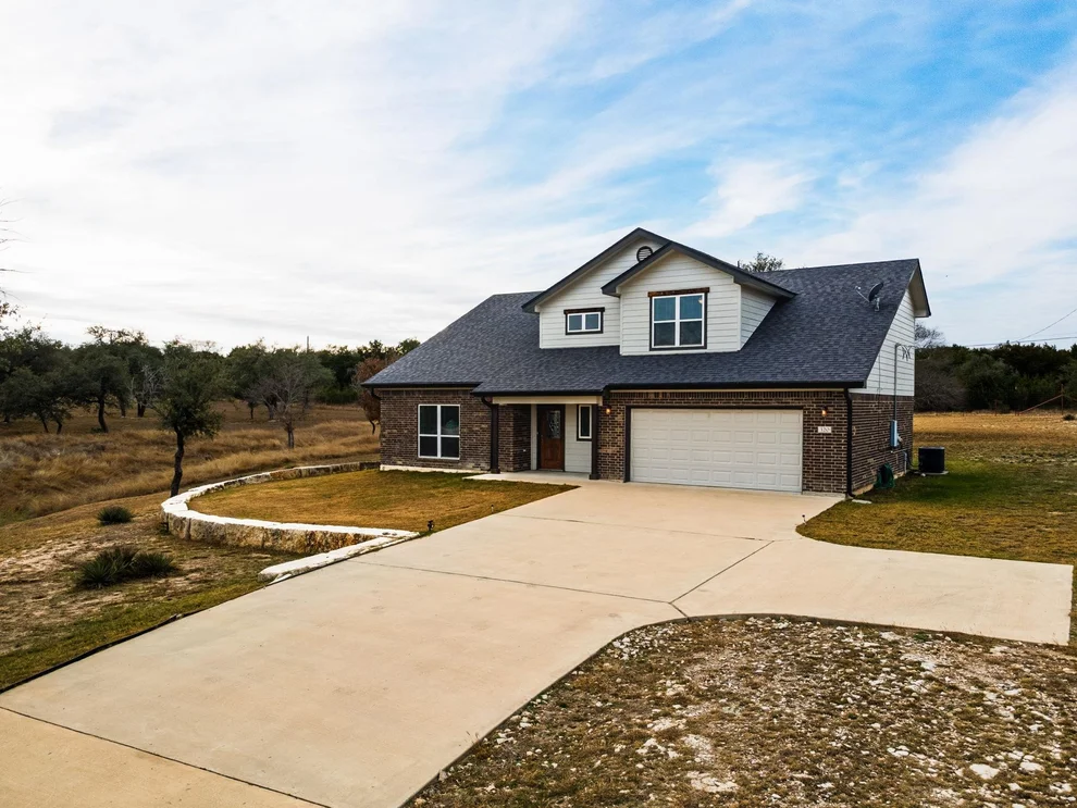 Unit for sale at 320 Sunrise HLS, Lampasas, TX 76550