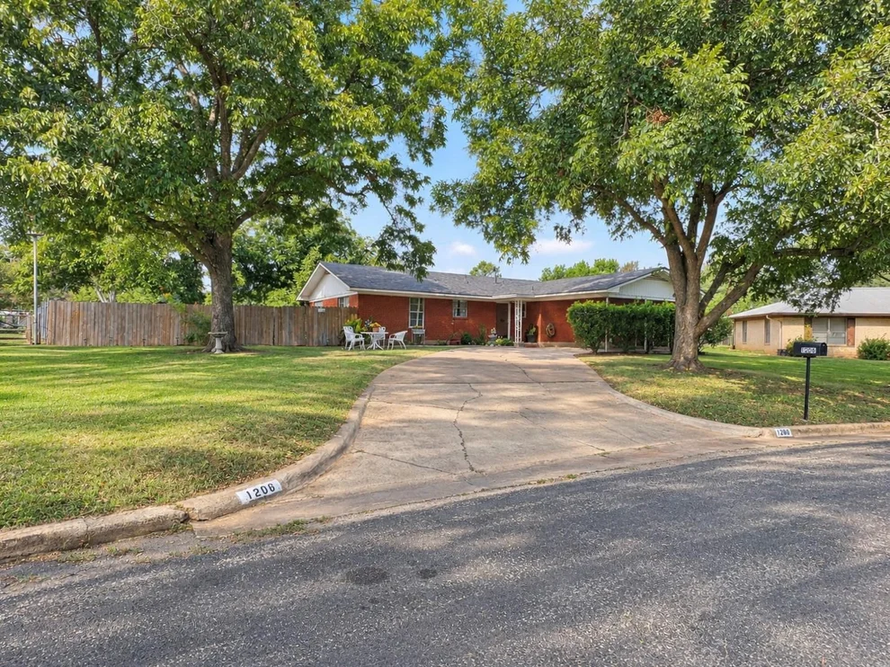 Unit for sale at 1206 Lake Terrace DR, Elgin, TX 78621