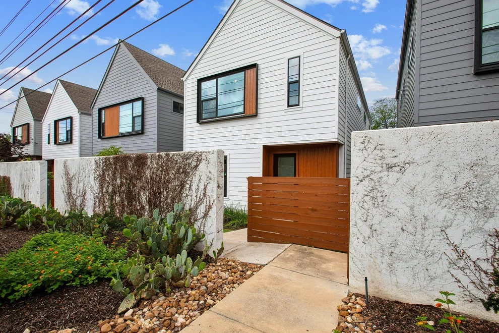 Unit for sale at 4020 Airport BLVD, Austin, TX 78722