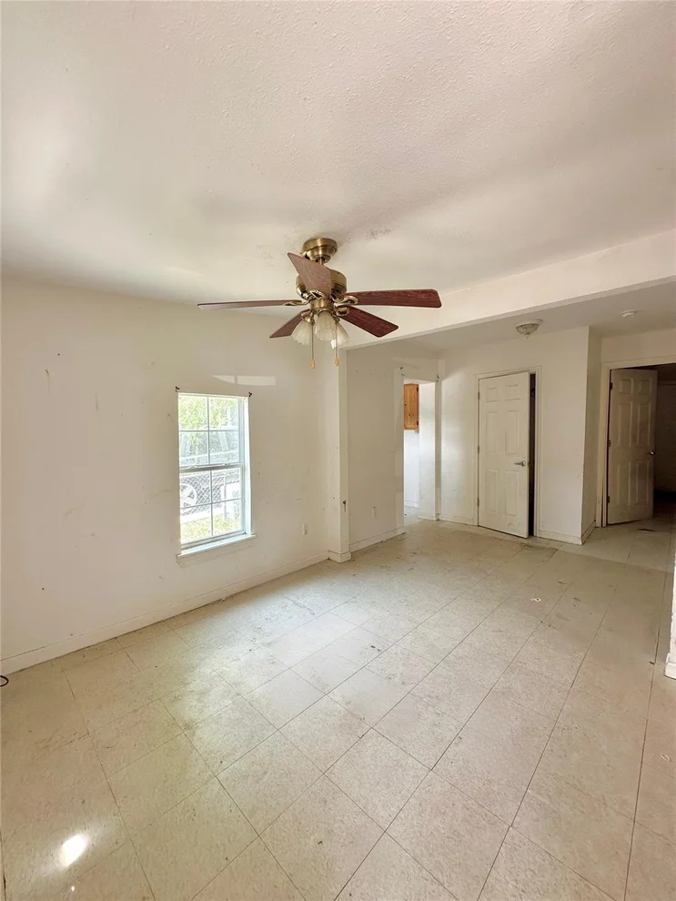 Unit for sale at 820 Chihuahua ST, Lockhart, TX 78644